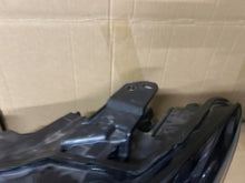 Laden Sie das Bild in den Galerie-Viewer, Frontscheinwerfer Mazda III B0L5-67890 Links Scheinwerfer Headlight