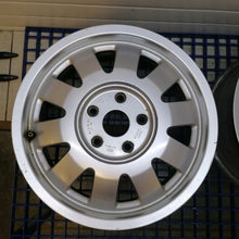 Laden Sie das Bild in den Galerie-Viewer, 4x Alufelge 15 Zoll 6.0&quot; 5x112 45ET Glanz Silber 4B0601025N Audi C5 Rim Wheel