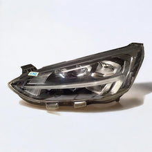 Laden Sie das Bild in den Galerie-Viewer, Frontscheinwerfer Ford Focus JX7B-15E015-CE Links Scheinwerfer Headlight