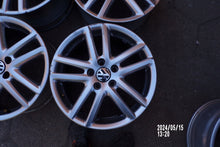 Laden Sie das Bild in den Galerie-Viewer, 4x Alufelge 17 Zoll 7.0" 5x112 54ET 1K0601025AF VW Caddy V Golf VI Touran I FEL1409383922et