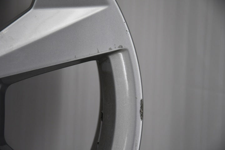 1x Alufelge 18 Zoll 8.0" 5x112 46ET Glanz Silber 8Y0601025J Audi A3 Rim Wheel FEL9496108402mm