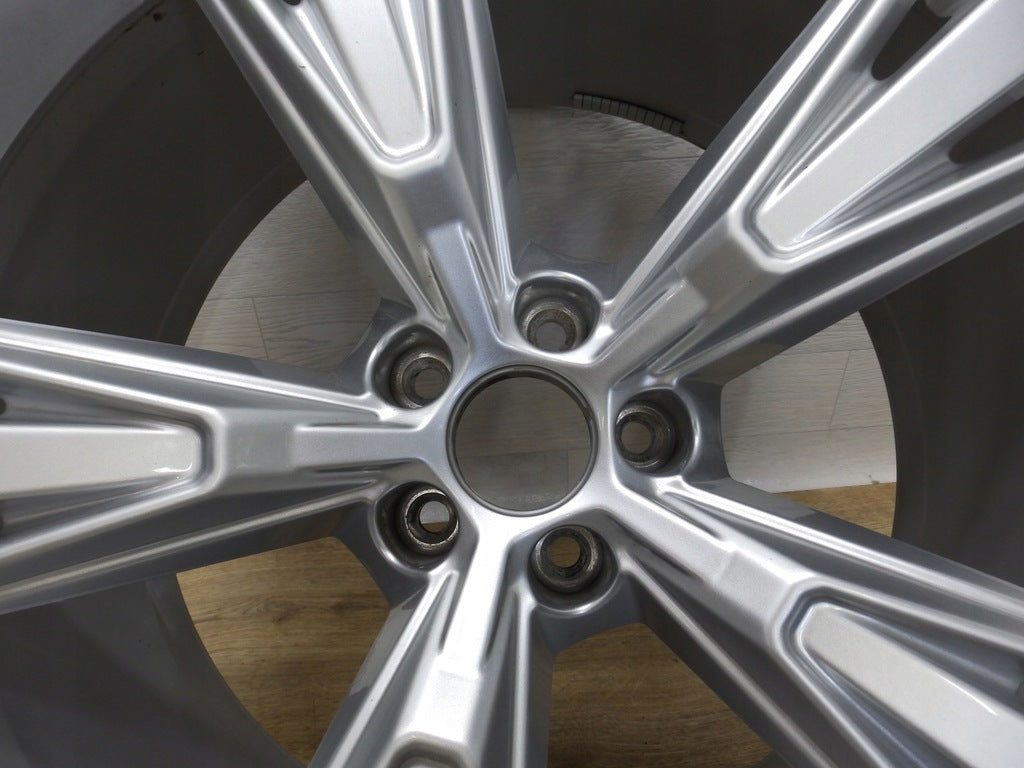 1x Alufelge 21 Zoll 10.0" 5x112 20ET Glanz Silber 4M8601025H Audi Q7 Q8 FEL7118512614zm