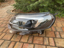 Load image into Gallery viewer, Frontscheinwerfer Opel Vivaro 9832837680-00 Xenon Links Scheinwerfer Headlight SCH3511251624lh