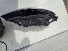 Laden Sie das Bild in den Galerie-Viewer, Frontscheinwerfer Audi Q7 4M0941033B Rechts Scheinwerfer Headlight
