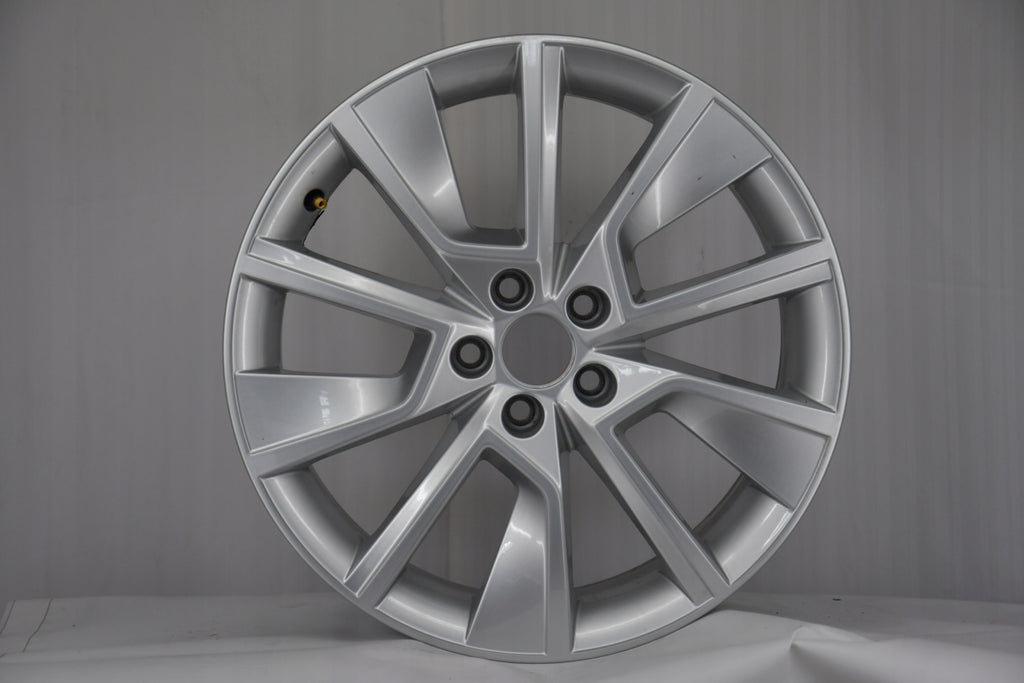 1x Alufelge 17 Zoll 6.5" 5x100 40ET Glanz Silber 658601025C Skoda Scala Kamiq FEL1771572322mw