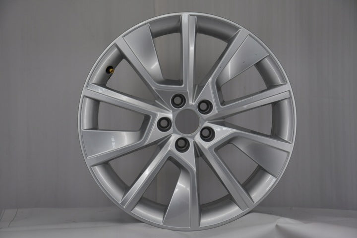 1x Alufelge 17 Zoll 6.5" 5x100 40ET Glanz Silber 658601025C Skoda Scala Kamiq FEL1771572322mw