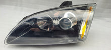 Load image into Gallery viewer, Frontscheinwerfer Ford Focus 4M51-13W030-NE Xenon Links Scheinwerfer Headlight