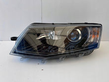 Laden Sie das Bild in den Galerie-Viewer, Frontscheinwerfer Skoda Octavia III 5E1941015B Xenon Links Headlight SCH9021155864ah
