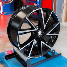 Load image into Gallery viewer, 4x Alufelge 19 Zoll 8.0" 5x112 44ET 3V0601025AP Audi Mg I Superb Octavia FEL6248542181ik