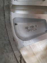 Laden Sie das Bild in den Galerie-Viewer, 1x Alufelge 18 Zoll 7.5&quot; 5x108 8200108225 Renault Rim Wheel