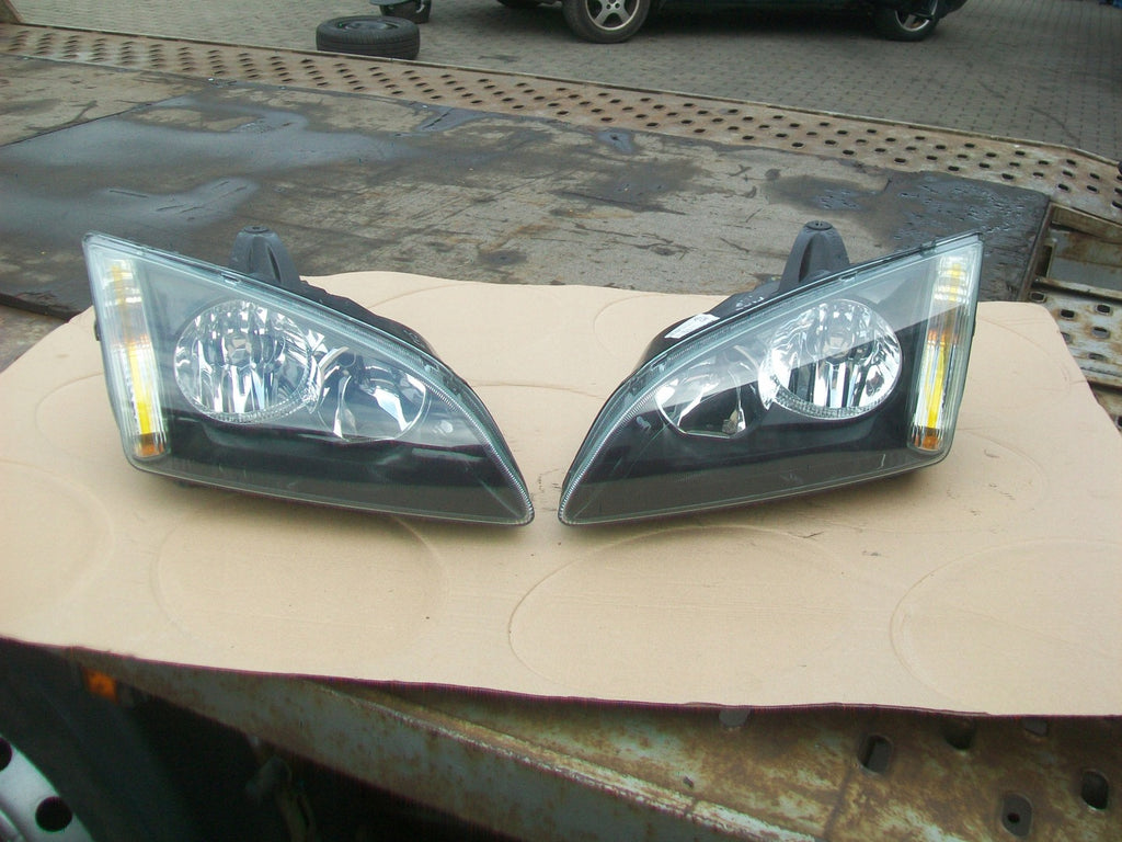 Frontscheinwerfer Ford Focus 4M51-13W030-JB LED Ein Stück (Rechts oder Links)