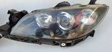 Load image into Gallery viewer, Frontscheinwerfer Mazda 3 BN8V50161 BN8V50151 Ein Satz Scheinwerfer Headlight