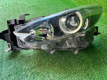 Laden Sie das Bild in den Galerie-Viewer, Frontscheinwerfer Mazda 3 BACS-51040 Links Scheinwerfer Headlight