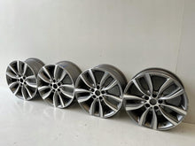Laden Sie das Bild in den Galerie-Viewer, 4x Alufelge 18 Zoll 8.0" 5x112 57ET Glanz Silber 6855094 BMW 2 F45 F46 Mg FEL5516020981fy