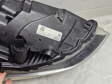 Laden Sie das Bild in den Galerie-Viewer, Frontscheinwerfer Volvo V40 31283327 Rechts Scheinwerfer Headlight SCH8543578000in
