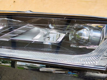 Laden Sie das Bild in den Galerie-Viewer, Frontscheinwerfer Skoda Octavia IV 5E4941015B LED Ein Stück (Rechts oder Links) SCH2687578680uc