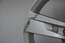 Load image into Gallery viewer, 1x Alufelge 17 Zoll 7.0&quot; 5x112 49ET Glanz Silber 5F0601025 Seat Rim Wheel