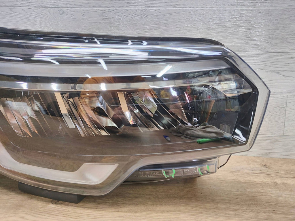 Frontscheinwerfer Renault Trafic III 260102899R 1EX01472102 Rechts Headlight SCH7902824192py