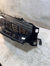 Laden Sie das Bild in den Galerie-Viewer, Frontscheinwerfer Skoda Enyaq IV 5LB941016G Vorderseite Scheinwerfer Headlight