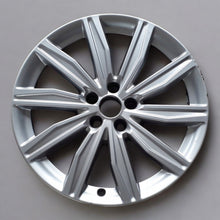 Load image into Gallery viewer, 1x Alufelge 19 Zoll 8.0&quot; 5x112 39ET Glanz Silber 4K0601025M Audi A6 C8 Rim Wheel