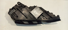 Laden Sie das Bild in den Galerie-Viewer, Frontscheinwerfer Skoda Octavia III 5E1941015F Full LED Rechts oder Links SCH3397117952fl