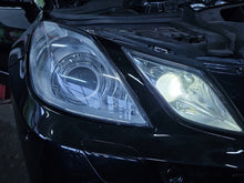 Load image into Gallery viewer, Frontscheinwerfer Mercedes-Benz C207 A207 A2078200259 Xenon Rechts Headlight SCH1060059788xy