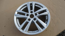 Laden Sie das Bild in den Galerie-Viewer, 1x Alufelge 17 Zoll KBA51055 Seat Leon Rim Wheel