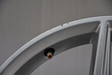 Laden Sie das Bild in den Galerie-Viewer, 4x Alufelge 17 Zoll 6.5" 5x112 28ET Glanz Silber 8W9601025D Audi Rim Wheel FEL9086777773sq
