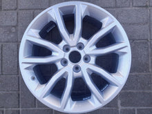 Laden Sie das Bild in den Galerie-Viewer, 1x Alufelge 18 Zoll 7.0" 5x110 37 5ET Glanz Silber 52174091 Jeep Compass FEL1666296082tm