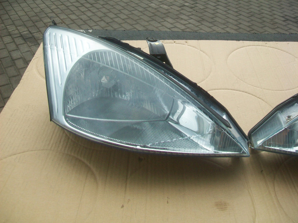 Frontscheinwerfer Ford Focus Ein Stück (Rechts oder Links) Headlight