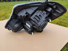 Laden Sie das Bild in den Galerie-Viewer, Frontscheinwerfer Mercedes-Benz Sprinter A9068202461 Rechts Headlight SCH2471301014nj