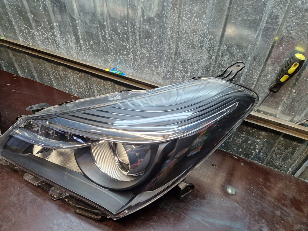 Frontscheinwerfer Toyota Yaris LED Ein Satz Scheinwerfer Headlight