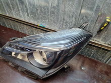 Load image into Gallery viewer, Frontscheinwerfer Toyota Yaris LED Ein Satz Scheinwerfer Headlight