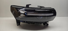 Laden Sie das Bild in den Galerie-Viewer, Frontscheinwerfer Dacia Duster 260107725R LED Rechts Scheinwerfer Headlight SCH5353907895cs