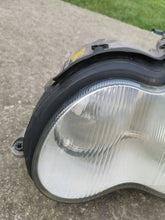 Load image into Gallery viewer, Frontscheinwerfer Mercedes-Benz W203 2038201161 Xenon Links Headlight SCH4667059334et