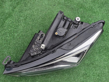 Laden Sie das Bild in den Galerie-Viewer, Frontscheinwerfer Seat Leon 5FB941007F Links Scheinwerfer Headlight SCH2298154331fy