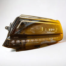 Laden Sie das Bild in den Galerie-Viewer, Frontscheinwerfer VW Tiguan 5NB941081A Links Scheinwerfer Headlight