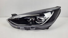 Laden Sie das Bild in den Galerie-Viewer, Frontscheinwerfer Ford Focus JX7B-13E017-AE LED Ein Stück (Rechts oder Links) SCH7793792575mb