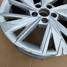 Load image into Gallery viewer, 1x Alufelge 17 Zoll 8.0" 5x112 46ET Glanz Silber 8Y0601025D Audi A3 Rim Wheel FEL2561361556ew