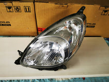 Load image into Gallery viewer, Frontscheinwerfer Toyota Yaris Verso E42010146 Links Scheinwerfer Headlight