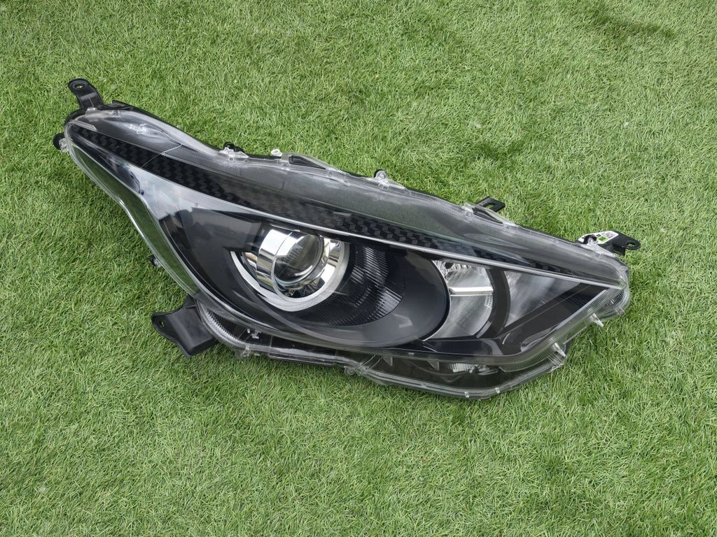 Frontscheinwerfer Toyota IV Yaris Rechts Scheinwerfer Headlight SCH3784096472nq