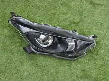 Laden Sie das Bild in den Galerie-Viewer, Frontscheinwerfer Toyota IV Yaris Rechts Scheinwerfer Headlight SCH3784096472nq