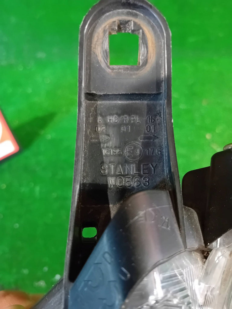 Frontscheinwerfer Mitsubishi Space Star 16195E4176 V0563 Links Headlight