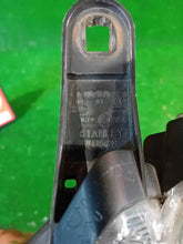 Laden Sie das Bild in den Galerie-Viewer, Frontscheinwerfer Mitsubishi Space Star 16195E4176 V0563 Links Headlight