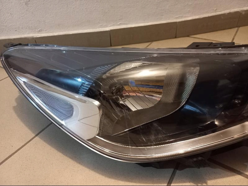 Frontscheinwerfer Kia Rio Rechts Scheinwerfer Headlight SCH1050410667li