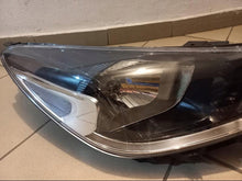 Load image into Gallery viewer, Frontscheinwerfer Kia Rio Rechts Scheinwerfer Headlight SCH1050410667li
