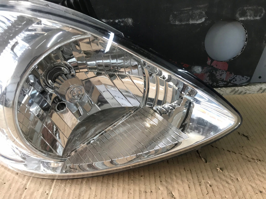 Frontscheinwerfer Hyundai Matrix 92101-10010 Rechts Scheinwerfer Headlight