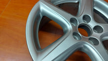 Load image into Gallery viewer, 1x Alufelge 17 Zoll 7.0" 5x114.3 45ET Glanz Silber 42611 Toyota Corolla Avensis FEL7898506073jh