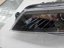Load image into Gallery viewer, Frontscheinwerfer Skoda Superb III 3V1941015B Xenon Rechts oder Links