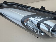 Load image into Gallery viewer, Frontscheinwerfer Hyundai I30 92102-A6010 Rechts Scheinwerfer Headlight SCH9709508770vf